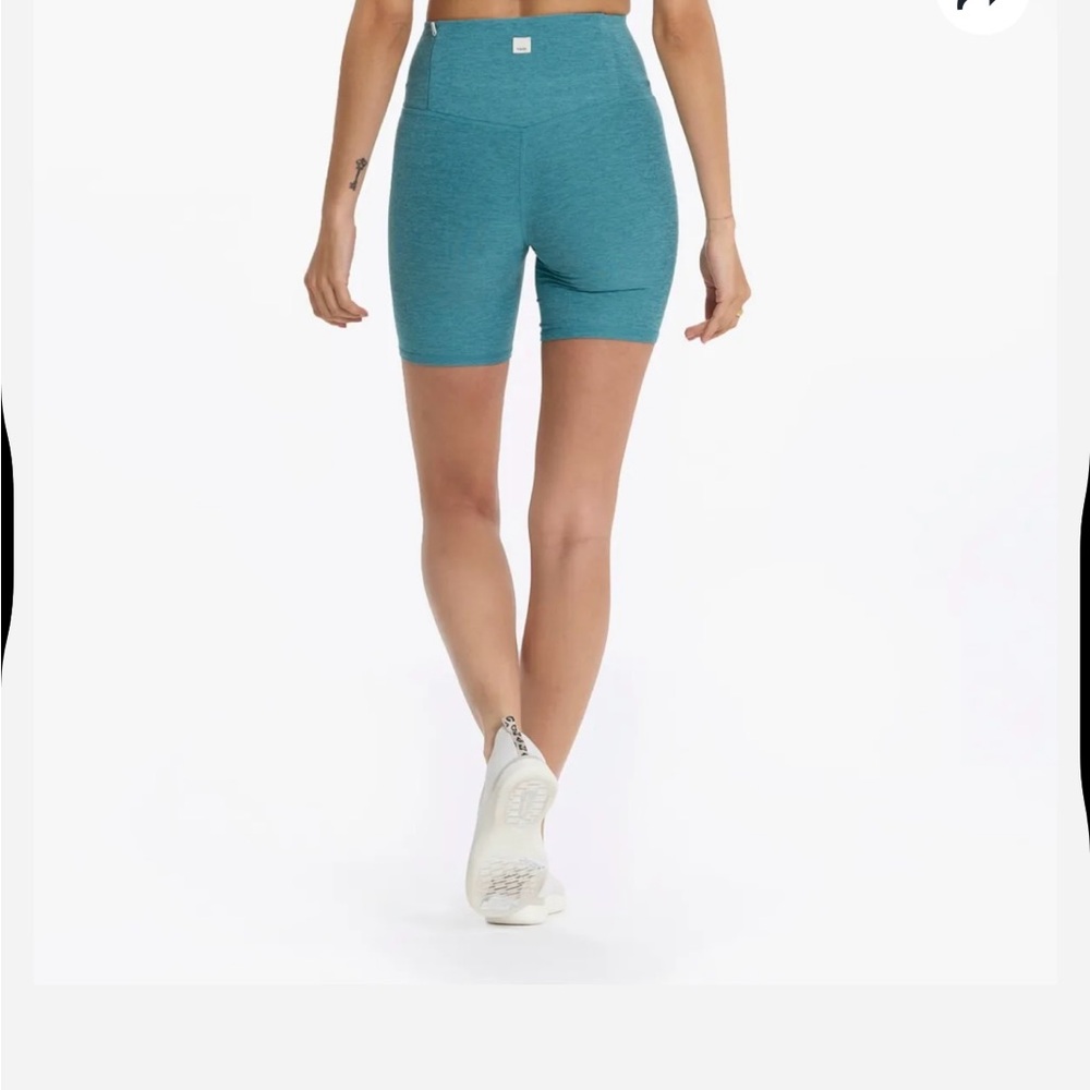 NWT Vuori Clean Elevation Shorty in Luna Heather - Picture 3 of 5